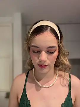 Snapshot of NicoleCut chatting on 04/11/26, 09:57 NicoleCut online show from 04/11/26, 09:57