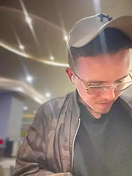 adam-rivera online show from 11/08/25, 02:45