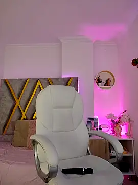 Aurora Brownn online show from 02/06/25, 09:32