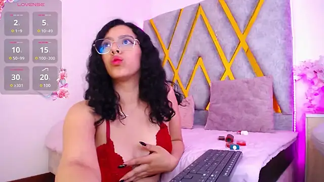 Aurora Brownn online show from 03/06/25, 08:30