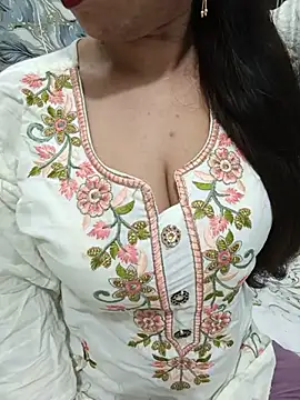 Snapshot of Haniya-143 chatting on 06/25/26, 10:47 Haniya-143 online show from 06/25/26, 10:47