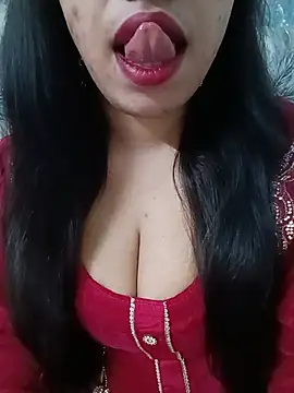 Snapshot of Haniya-143 chatting on 07/07/26, 11:31 Haniya-143 online show from 07/07/26, 11:31