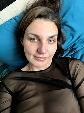 Snapshot of Magic__smile chatting on 12/17/25, 12:22 Magic smile online show from 12/17/25, 12:22