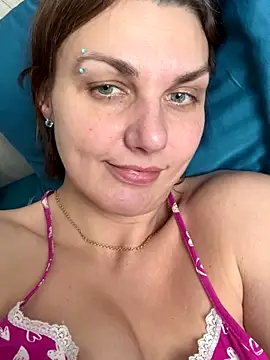 Snapshot of Magic__smile chatting on 12/19/25, 10:33 Magic smile online show from 12/19/25, 10:33