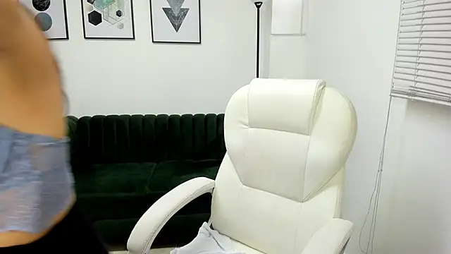 kiim sweett online show from 12/18/24, 11:34