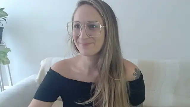 Snapshot of CabledHeredity chatting on 01/27/25, 01:41 CabledHeredity online show from 01/27/25, 01:41