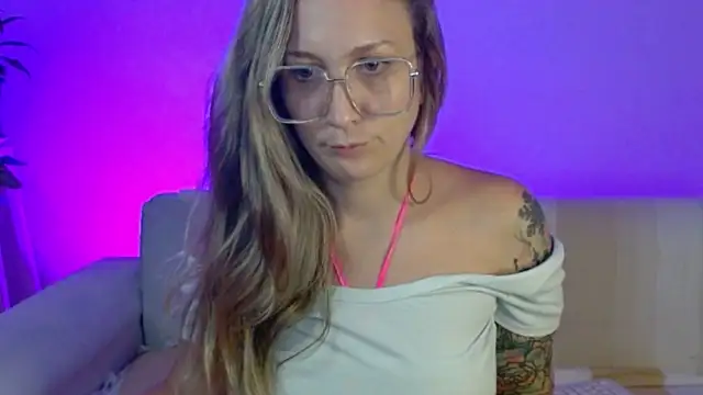 Snapshot of CabledHeredity chatting on 02/09/25, 02:17 CabledHeredity online show from 02/09/25, 02:17