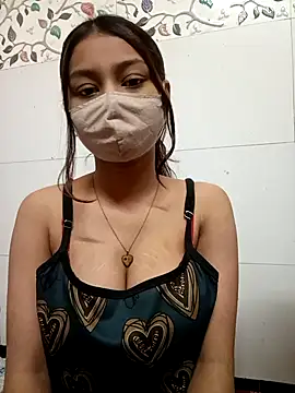 Snapshot of Alina_398 chatting on 02/05/25, 01:44 Alina 398 online show from 02/05/25, 01:44