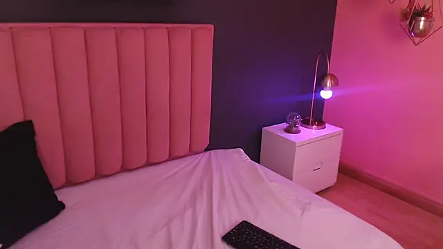 CrystalWoods94 online show from 11/30/25, 03:49