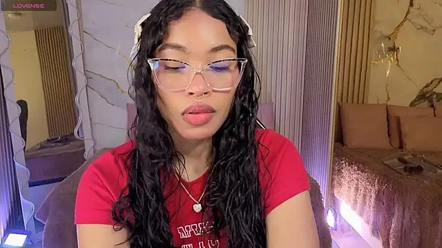 Snapshot of penelope_tay1 chatting on 04/18/26, 03:32 penelope tay1 online show from 04/18/26, 03:32