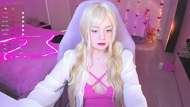 Snapshot of Amy_honey_angel chatting on 03/05/25, 11:06 Amy honey angel online show from 03/05/25, 11:06