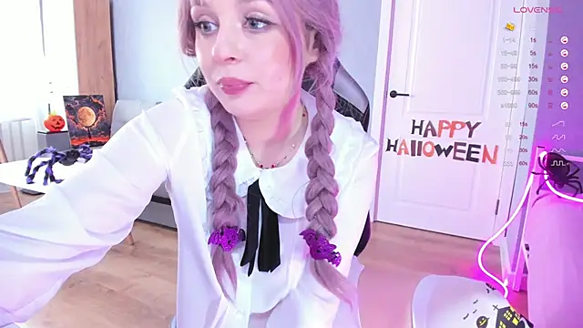 Snapshot of Amy_honey_angel chatting on 10/31/25, 11:33 Amy honey angel online show from 10/31/25, 11:33