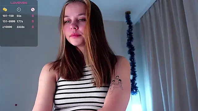 Snapshot of FalineDowlen chatting on 01/09/25, 01:39 FalineDowlen online show from 01/09/25, 01:39