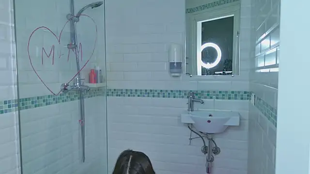 Mia Mia M online show from 12/28/24, 05:33