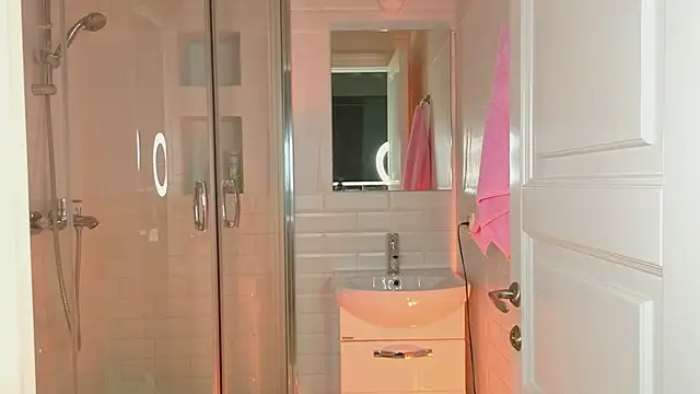 Mia Mia M online show from 01/07/25, 06:05