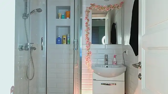 Mia Mia M online show from 01/18/25, 09:02