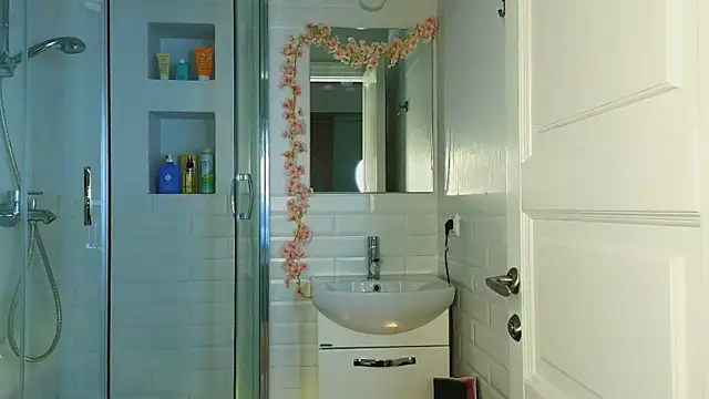 Mia Mia M online show from 03/06/25, 05:46