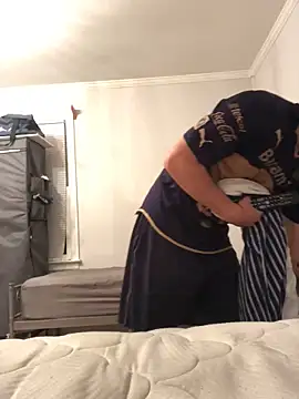 Snapshot of jolesin chatting on 10/13/25, 02:22 jolesin online show from 10/13/25, 02:22