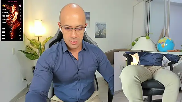 Snapshot of ryan_master_ chatting on 12/17/24, 11:39 ryan master online show from 12/17/24, 11:39