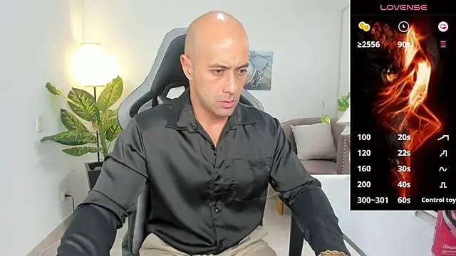 Snapshot of ryan_master_ chatting on 12/21/24, 01:21 ryan master online show from 12/21/24, 01:21