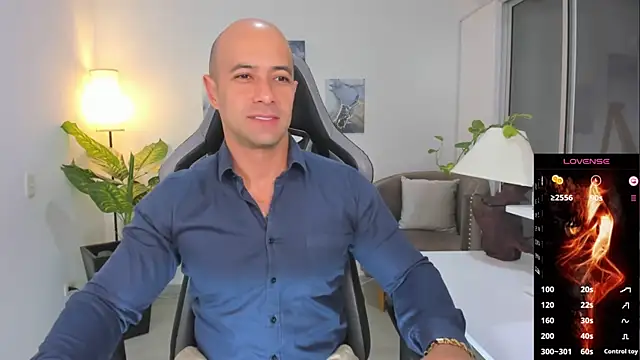 Snapshot of ryan_master_ chatting on 12/31/24, 08:04 ryan master online show from 12/31/24, 08:04