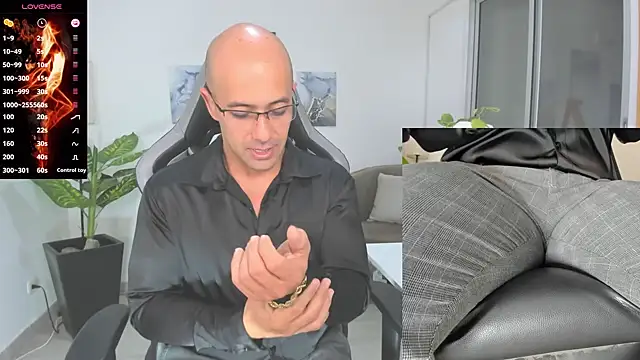 Snapshot of ryan_master_ chatting on 01/02/25, 10:05 ryan master online show from 01/02/25, 10:05