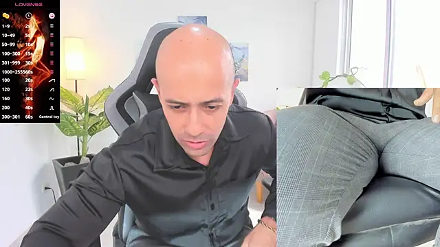 Snapshot of ryan_master_ chatting on 01/02/25, 04:13 ryan master online show from 01/02/25, 04:13