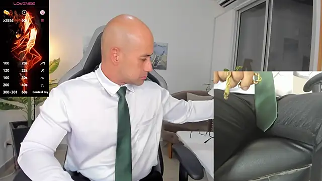 Snapshot of ryan_master_ chatting on 01/10/25, 09:13 ryan master online show from 01/10/25, 09:13