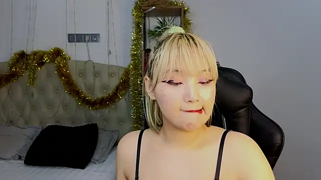 Snapshot of Milla_Aheo chatting on 12/19/24, 06:56 Milla Aheo online show from 12/19/24, 06:56