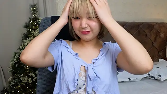 Snapshot of Milla_Aheo chatting on 12/23/24, 04:39 Milla Aheo online show from 12/23/24, 04:39