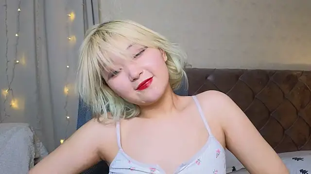 Snapshot of Milla_Aheo chatting on 01/28/25, 04:30 Milla Aheo online show from 01/28/25, 04:30