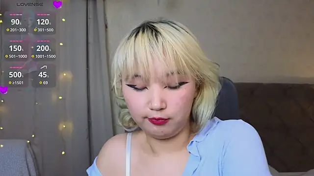 Snapshot of Milla_Aheo chatting on 02/16/25, 07:49 Milla Aheo online show from 02/16/25, 07:49