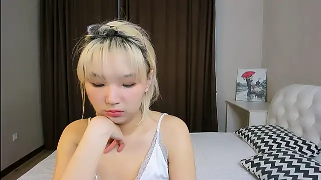 Snapshot of Milla_Aheo chatting on 09/17/25, 07:15 Milla Aheo online show from 09/17/25, 07:15