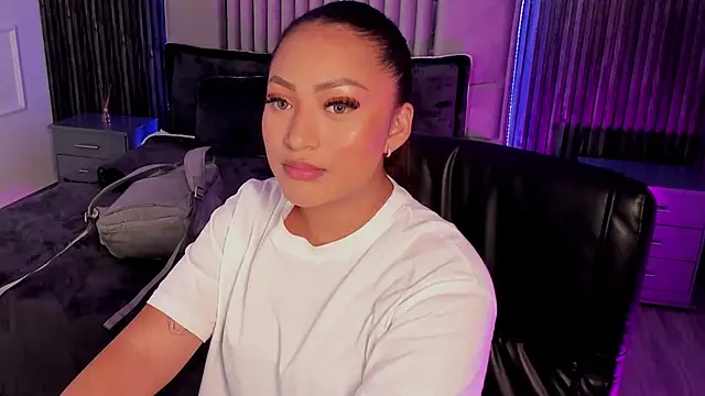 Snapshot of Lillyortiz chatting on 02/13/25, 10:33 Lillyortiz online show from 02/13/25, 10:33