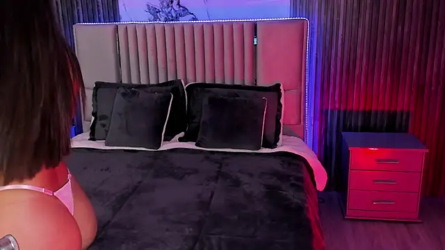 Snapshot of Lillyortiz chatting on 03/08/25, 02:45 Lillyortiz online show from 03/08/25, 02:45