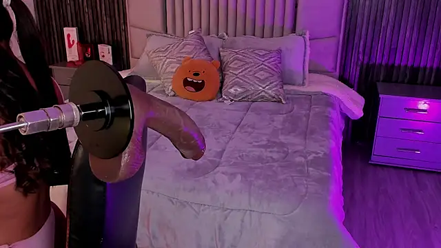 Lillyortiz online show from 12/15/25, 08:02