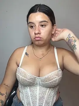 Snapshot of SaraBraun_ chatting on 03/26/26, 06:02 SaraBraun online show from 03/26/26, 06:02