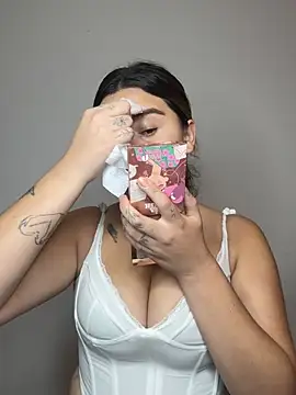 Snapshot of SaraBraun_ chatting on 04/07/26, 04:40 SaraBraun online show from 04/07/26, 04:40