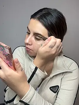 Snapshot of SaraBraun_ chatting on 04/14/26, 05:41 SaraBraun online show from 04/14/26, 05:41