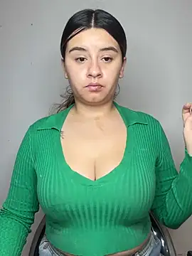 Snapshot of SaraBraun_ chatting on 04/15/26, 04:47 SaraBraun online show from 04/15/26, 04:47