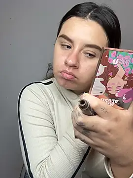 Snapshot of SaraBraun_ chatting on 04/20/26, 05:37 SaraBraun online show from 04/20/26, 05:37