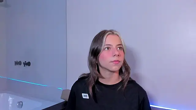 ArtemisaBlake online show from 12/17/24, 09:05