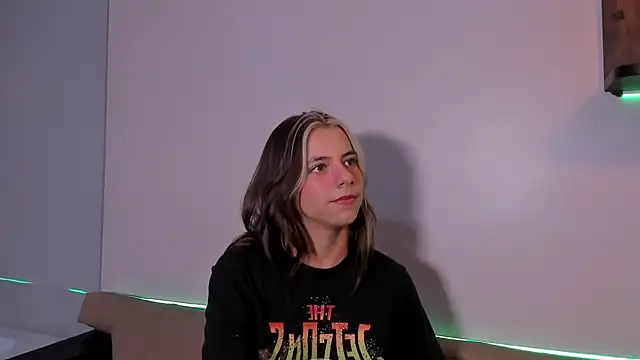 ArtemisaBlake online show from 12/19/24, 12:02