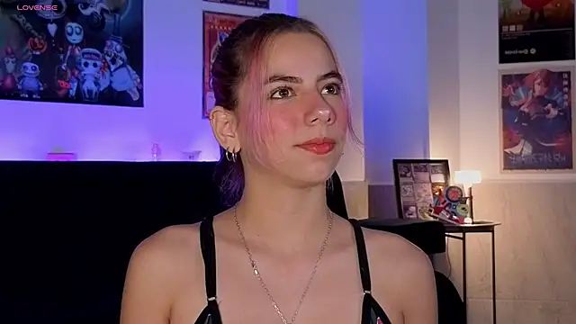 Snapshot of ArtemisaBlake chatting on 12/05/25, 03:59 ArtemisaBlake online show from 12/05/25, 03:59