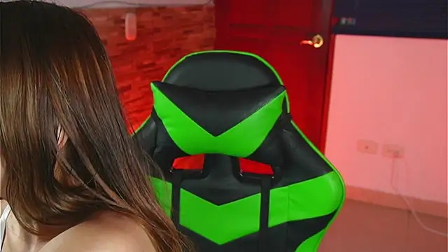 Snapshot of Michell_Wallker chatting on 03/15/26, 05:41 Michell Wallker online show from 03/15/26, 05:41