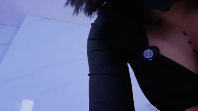 Snapshot of Chlooee__ chatting on 11/25/25, 01:16 Chlooee online show from 11/25/25, 01:16