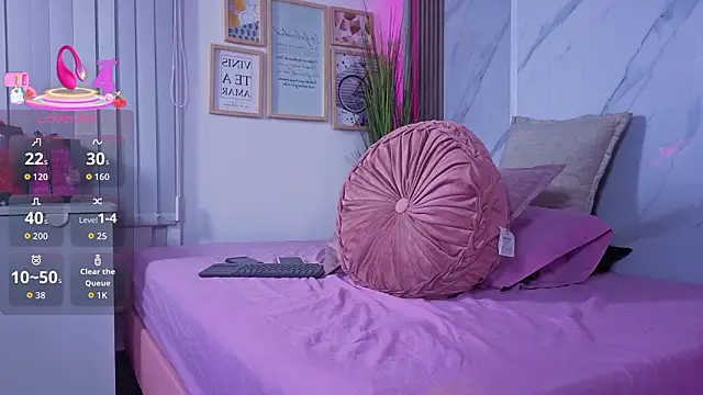 Snapshot of Chlooee__ chatting on 03/28/26, 03:06 Chlooee online show from 03/28/26, 03:06