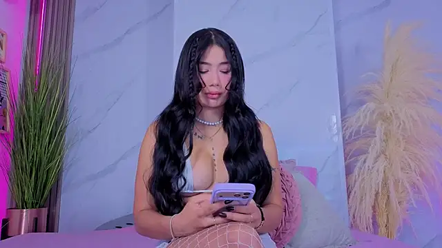 Snapshot of Chlooee__ chatting on 04/08/26, 01:49 Chlooee online show from 04/08/26, 01:49