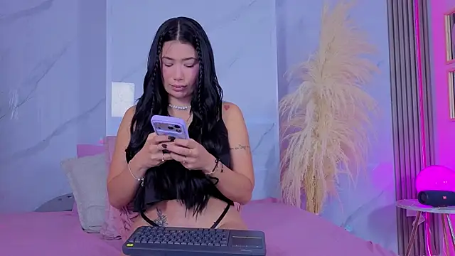 Snapshot of Chlooee__ chatting on 04/09/26, 01:27 Chlooee online show from 04/09/26, 01:27