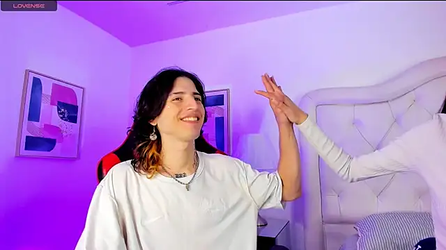 Snapshot of sett_and_gwen chatting on 12/15/24, 08:15 sett and gwen online show from 12/15/24, 08:15